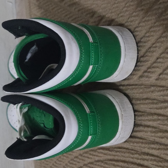 Kids Air Jordan Sneakers Size 5Y - Picture 3 of 6